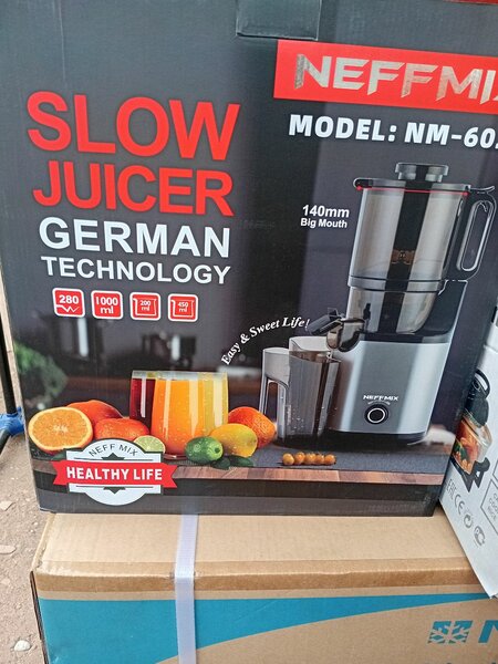 Slow juicer