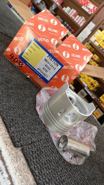 PISTONS SET MITSUBISHI 4D33 STD