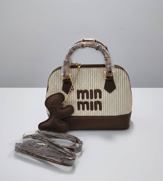 Sac à main élégant en raphia