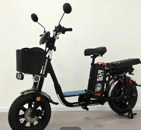 Trottinette électrique avec panier