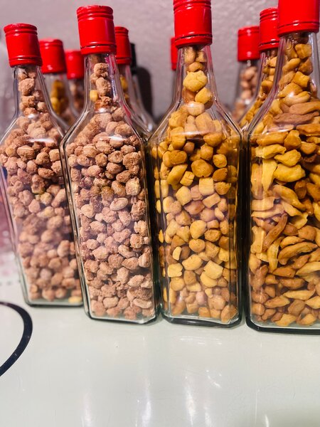 Bouteille Déco Remplie de Noix