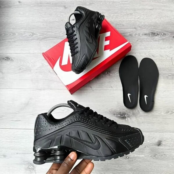 Nike Shox r4