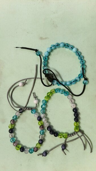 Bracelets colorés en perles