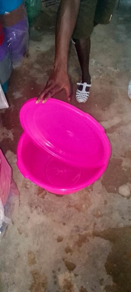Bassine en plastiqu rose moyen