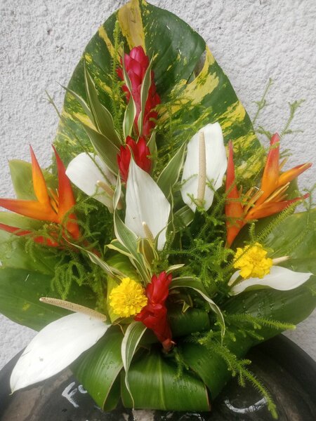 Composition florale exotique