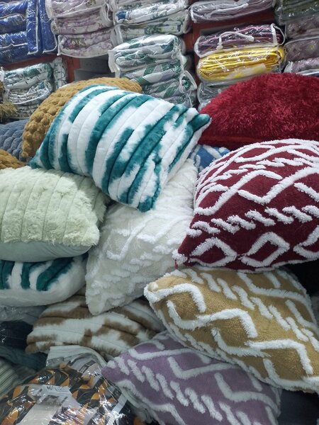 Coussins en peluche géométriques