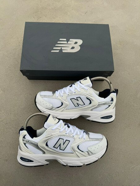 UNE CHAUSSURE NEW BALANCE ORIGINALE