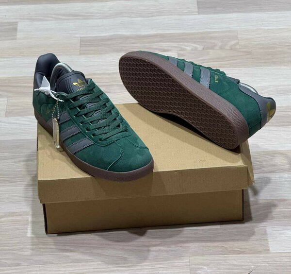 Baskets vertes en daim