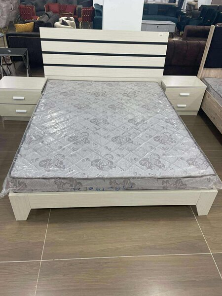 Lit double avec matelas