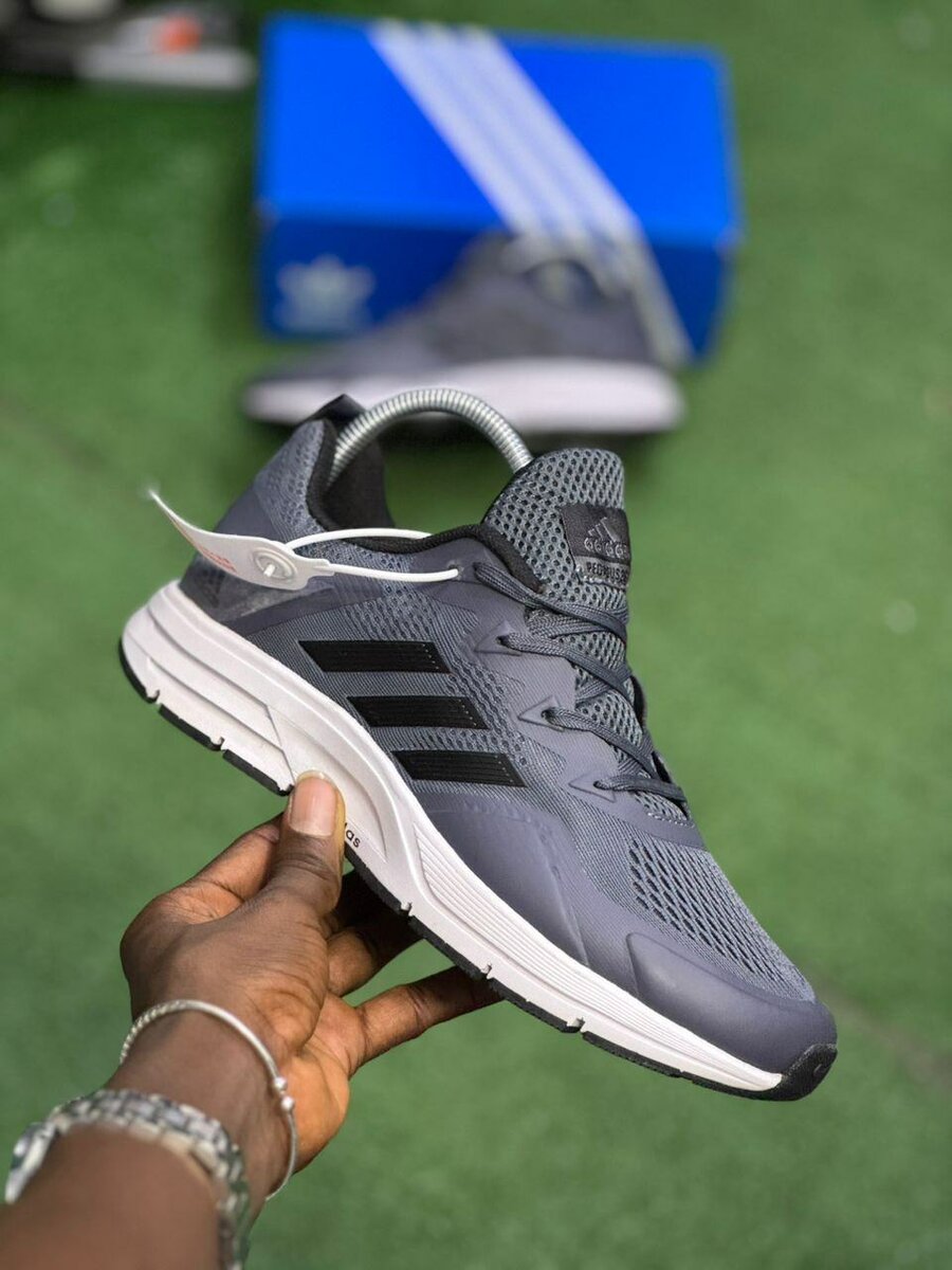 Chaussures de sport Adidas