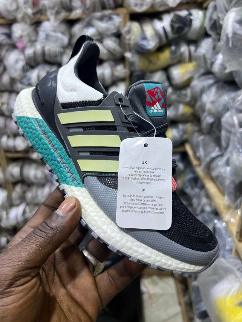 Adidas Chaussures de Sport Hommes