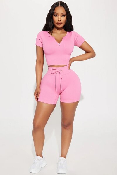 Ensemble de sport femme élégant