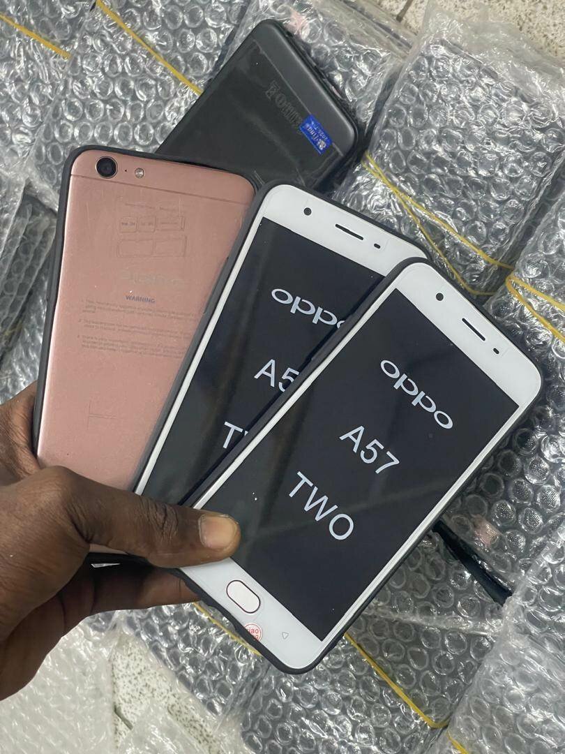 OPPO A57 TWO CASI NEUF