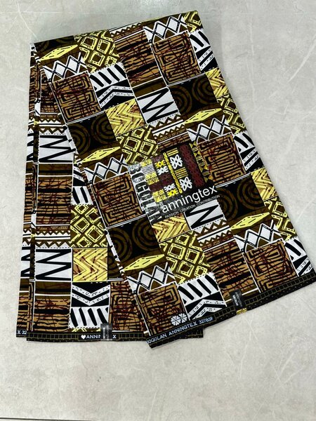 Des Pagnes Bogolan  jaune et brun