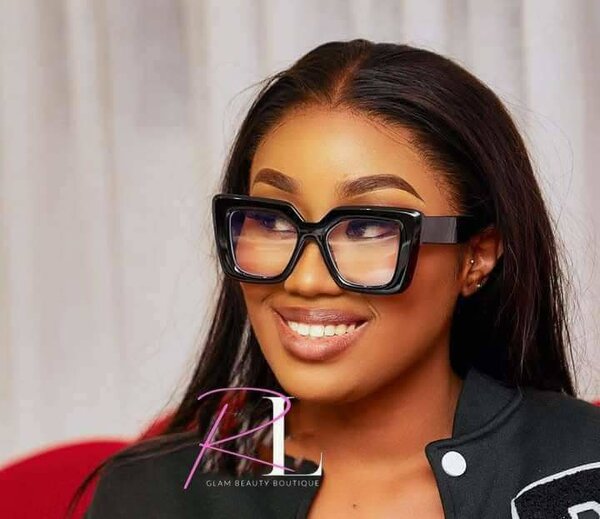 Lunettes de soleil carrées chic