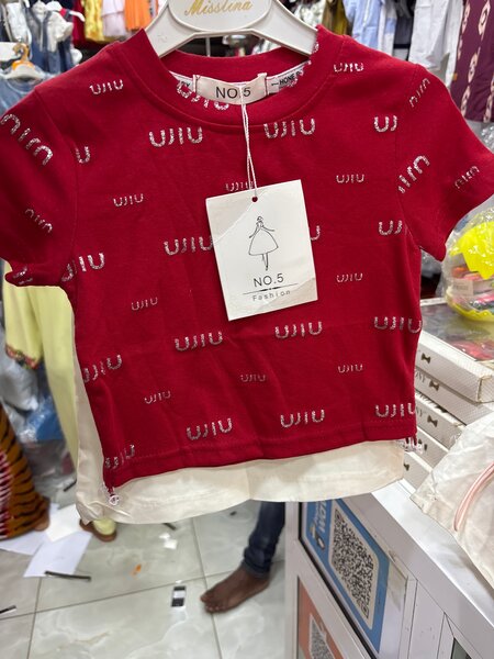 Ensemble rouge et blanc élégant