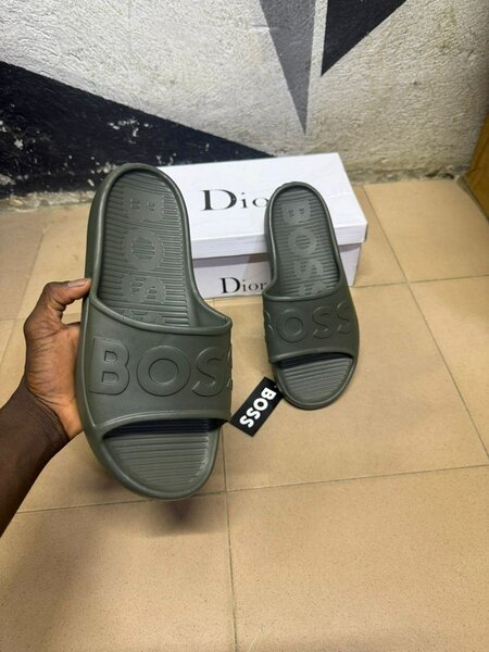 Claquettes BOSS confortables