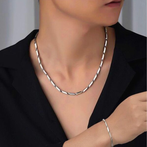 Collier et bracelet élégants en acier inoxydable