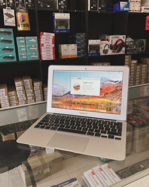 MacBook Air (11-inch, Mid 2011)