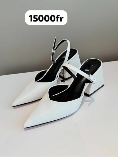 Sandales dorées élégantes