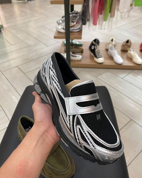 Mocassins modernes noirs argentés