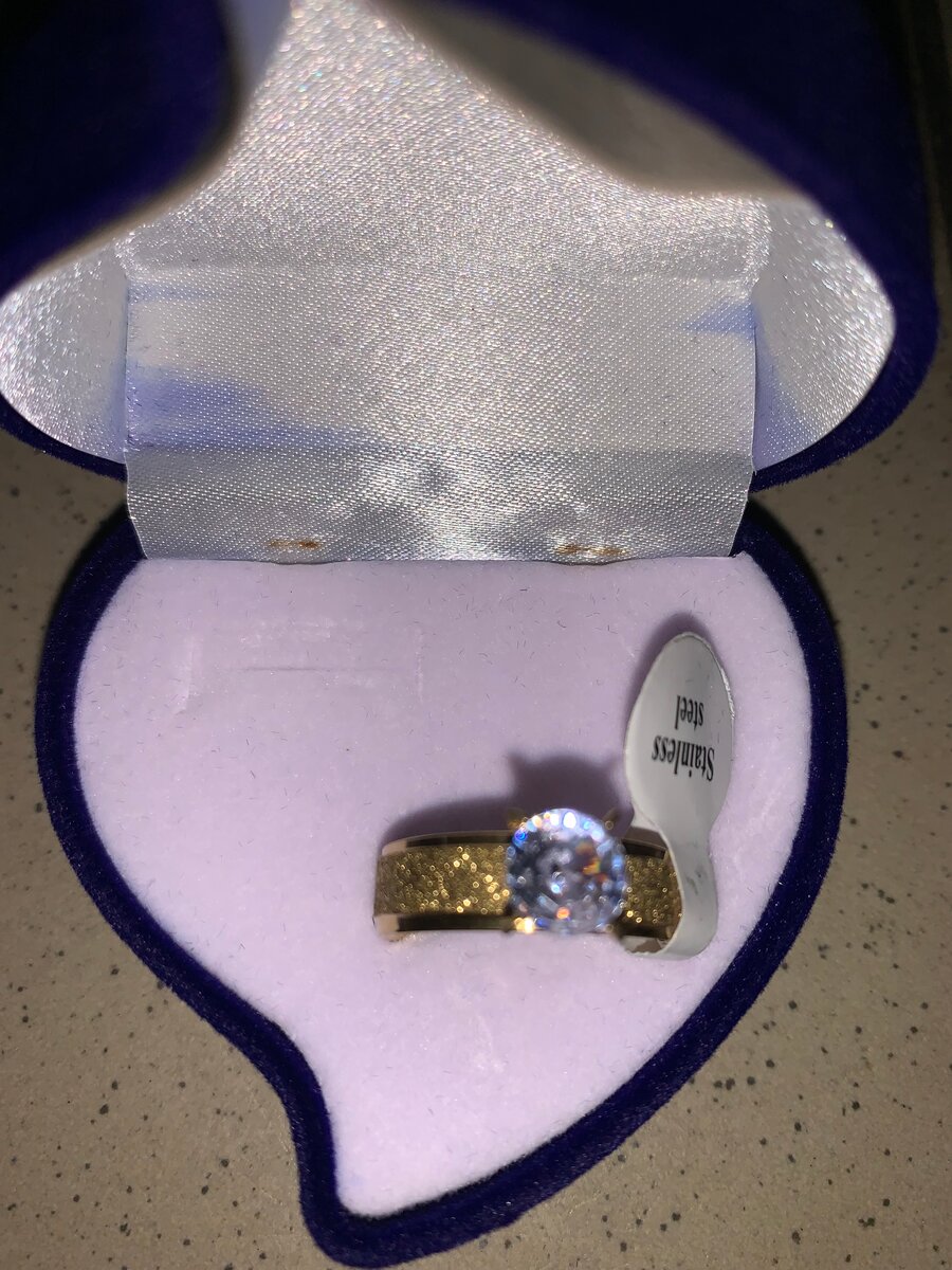 Elegant Gold Ring with Crystal