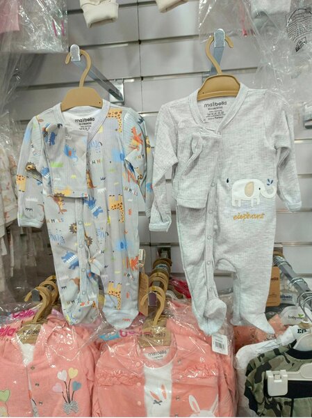 Les deux grenouillères avec 2 bonnets