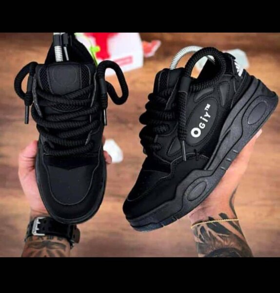 Sneakers noirs modernes OGly