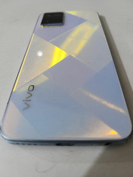 Vivo y21