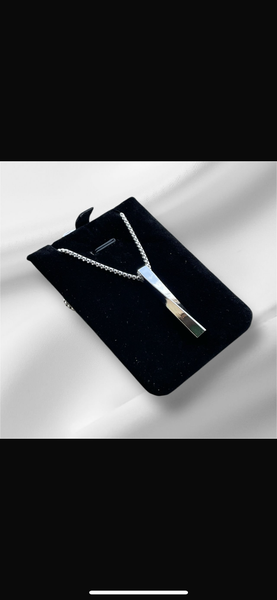 Pendentif minimaliste en acier inoxydable