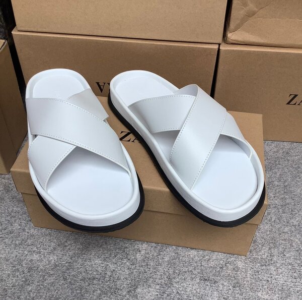 Sandales à lanières croisées