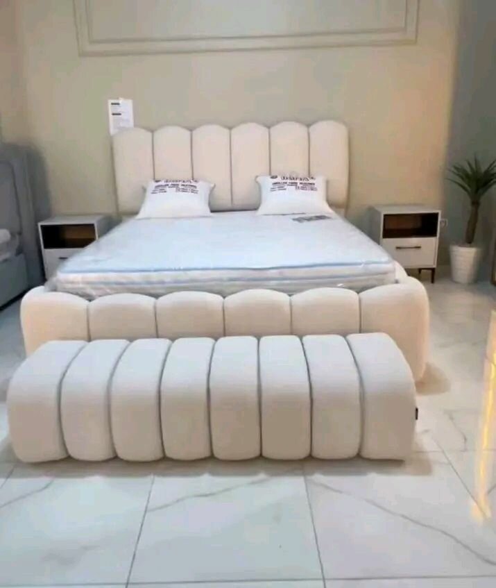 Lit rembourré luxueux