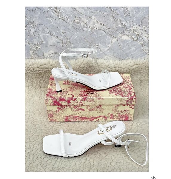 Classy heels available in size 39-¢150