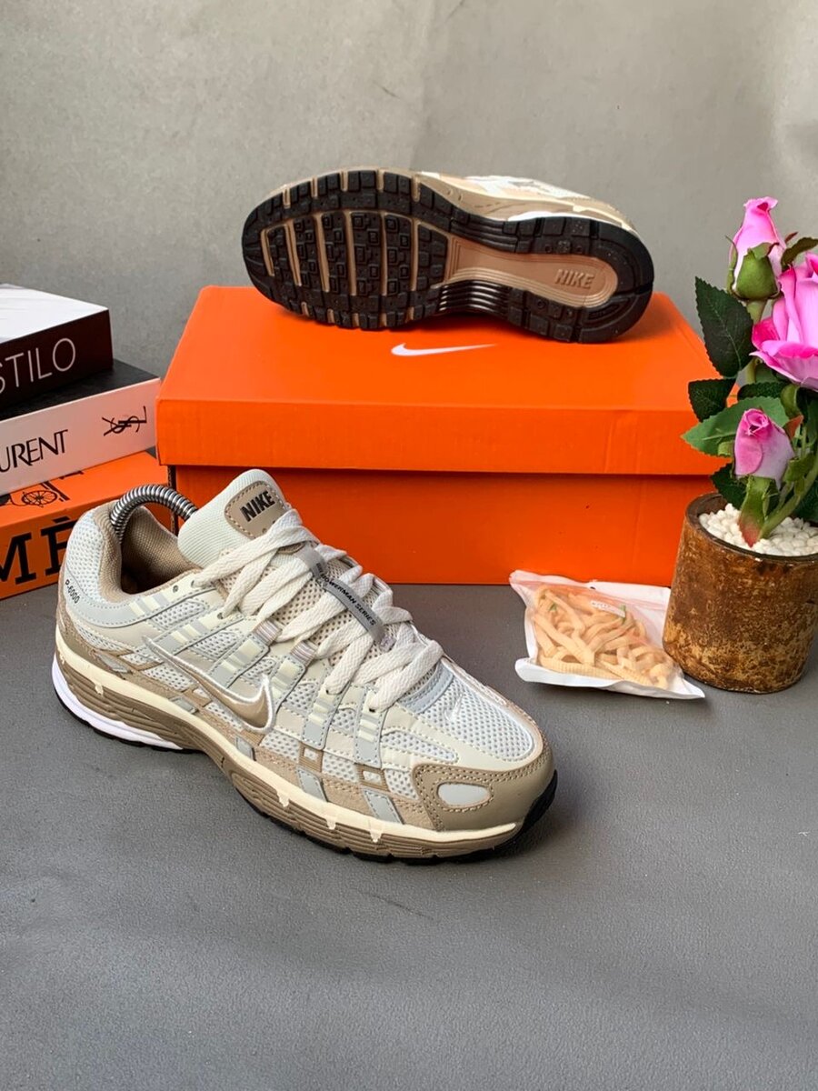 Chaussures de Sport Nike Beige