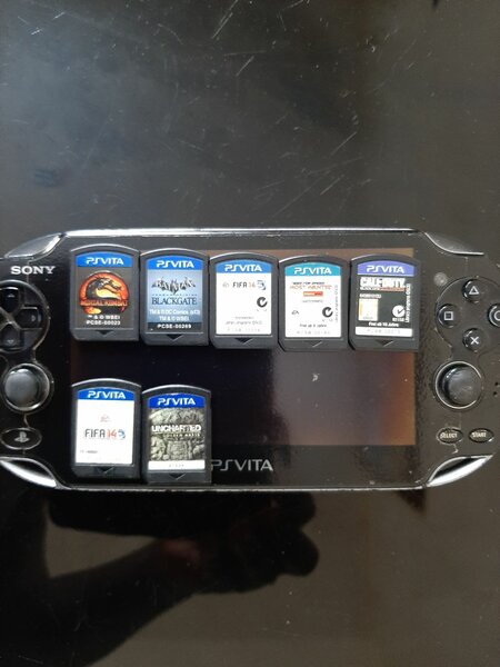 Pack Console PS Vita et Jeux