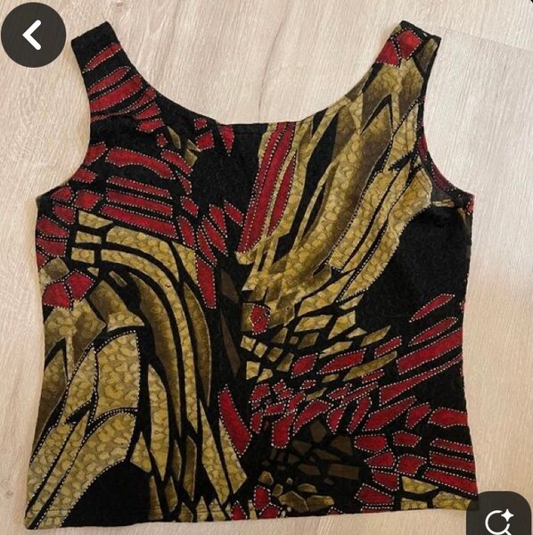 Blouse noire à manches bouffantes