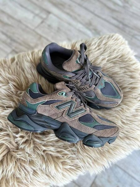 New Balance 9060s - Beef & Broccoli