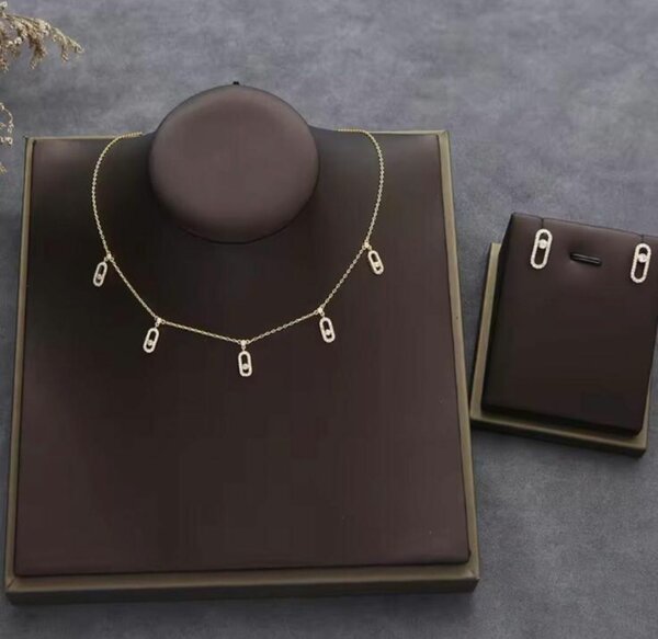 Collier en or élégant