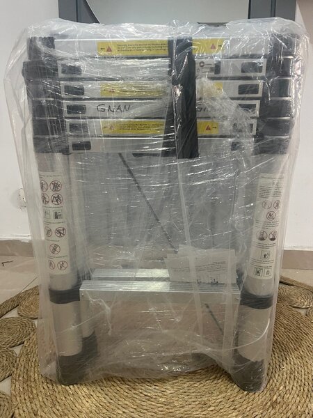 Échelle télescopique ajustable