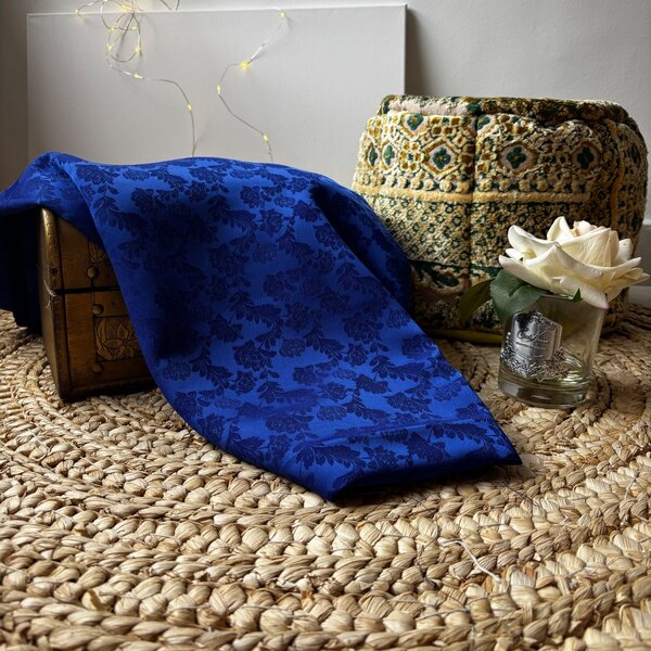 Tissu en soie bleue élégante