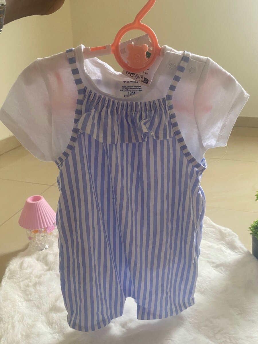 Salopette et tee-shirts Kiabi