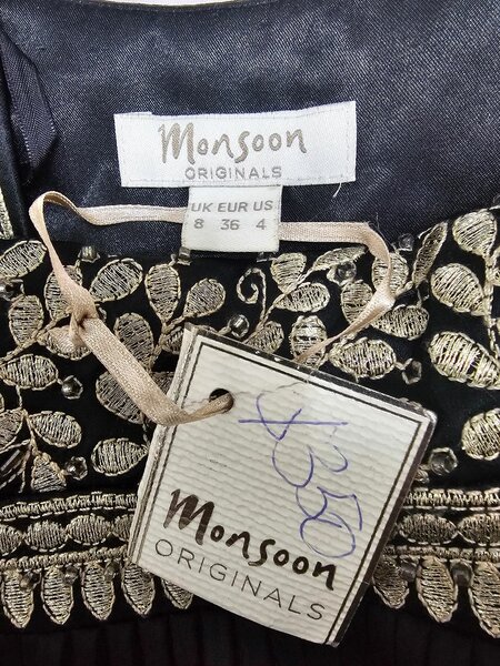 Шикарное вечернее платье со шлейфом