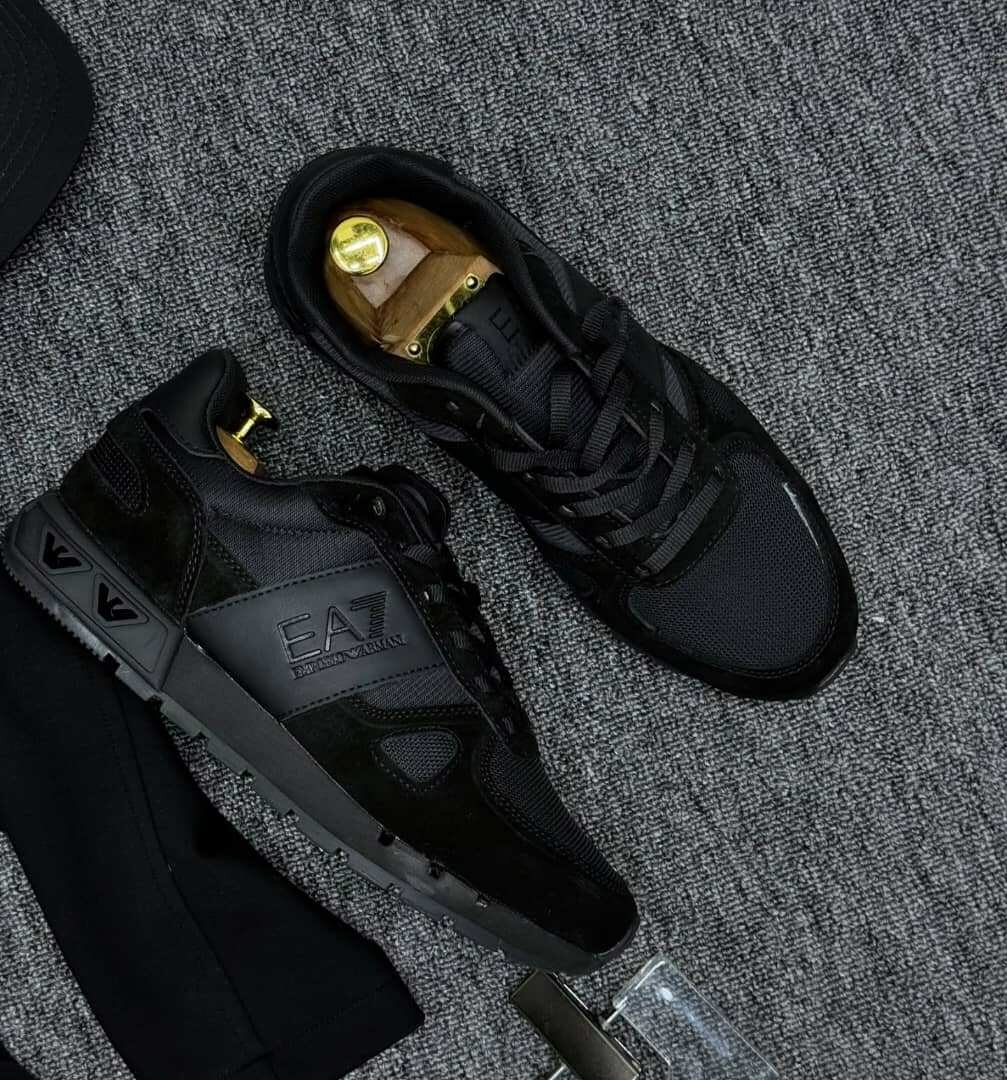 Baskets noires modernes homme