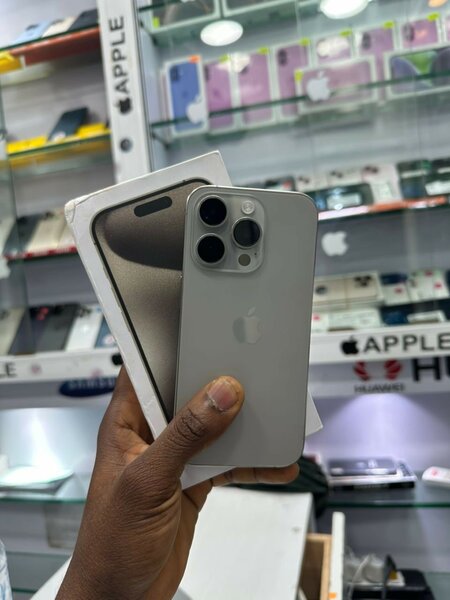 iPhone 15 pro max 256go