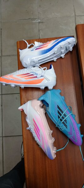 Chaussures de football colorées