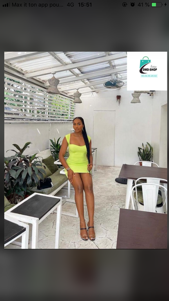 Robe courte jaune éclatante