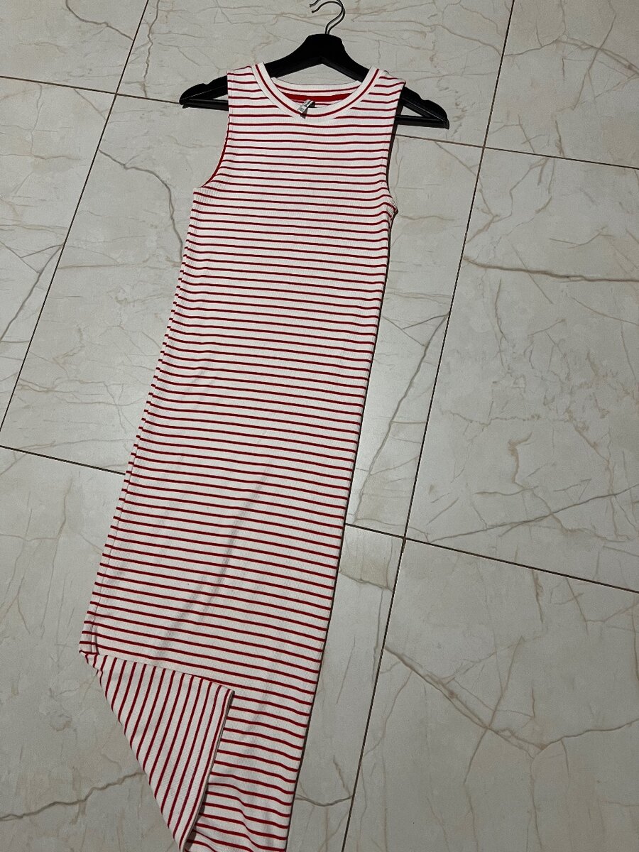 Платье Stradivarius которого уже не найдешь в Москве и в Биш