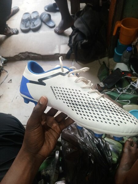 Chaussures de Foot Adhérentes