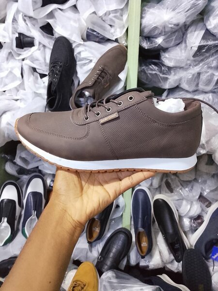 Chaussures de sport marron