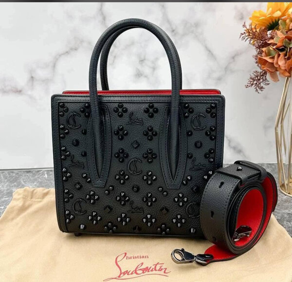 Sac à main élégant Christian Louboutin